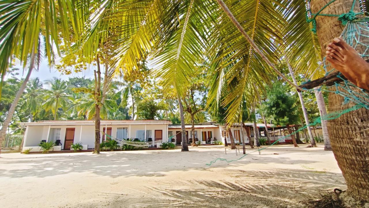 French Garden Pragash Beach Hotel Trincomalee Exterior foto