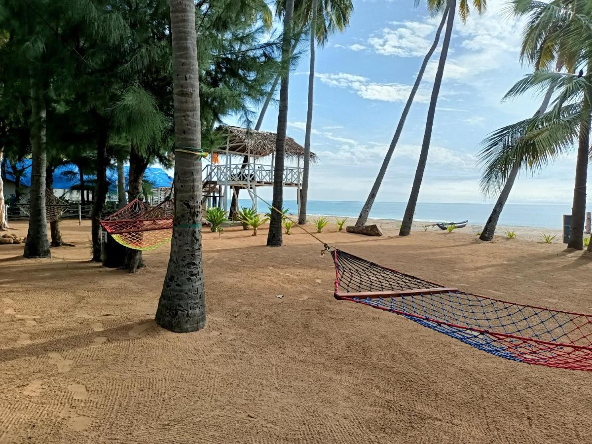 French Garden Pragash Beach Hotel Trincomalee Exterior foto