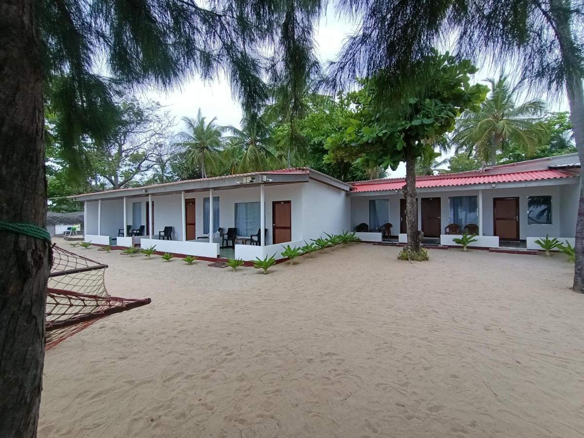 French Garden Pragash Beach Hotel Trincomalee Exterior foto