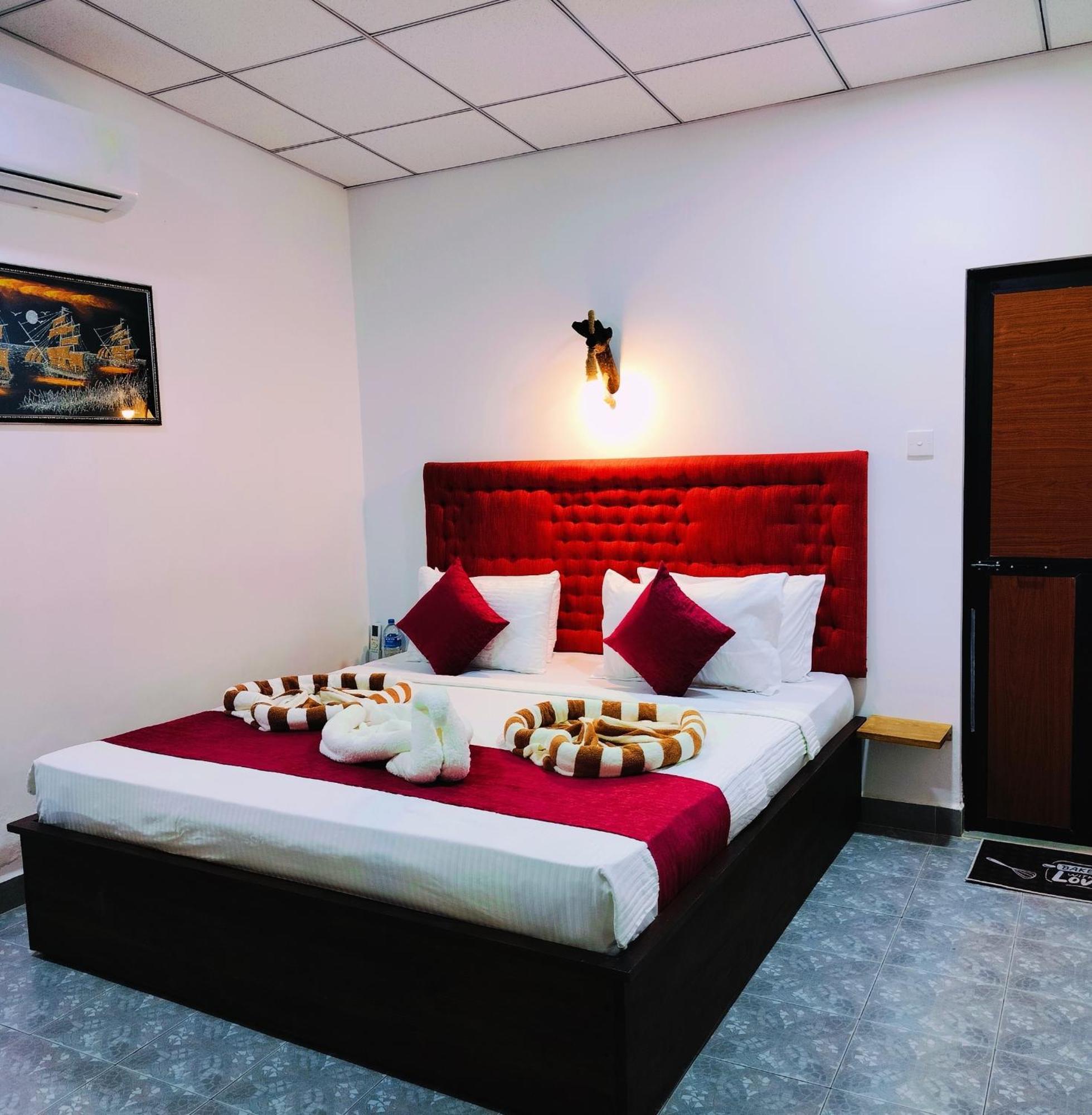 French Garden Pragash Beach Hotel Trincomalee Exterior foto